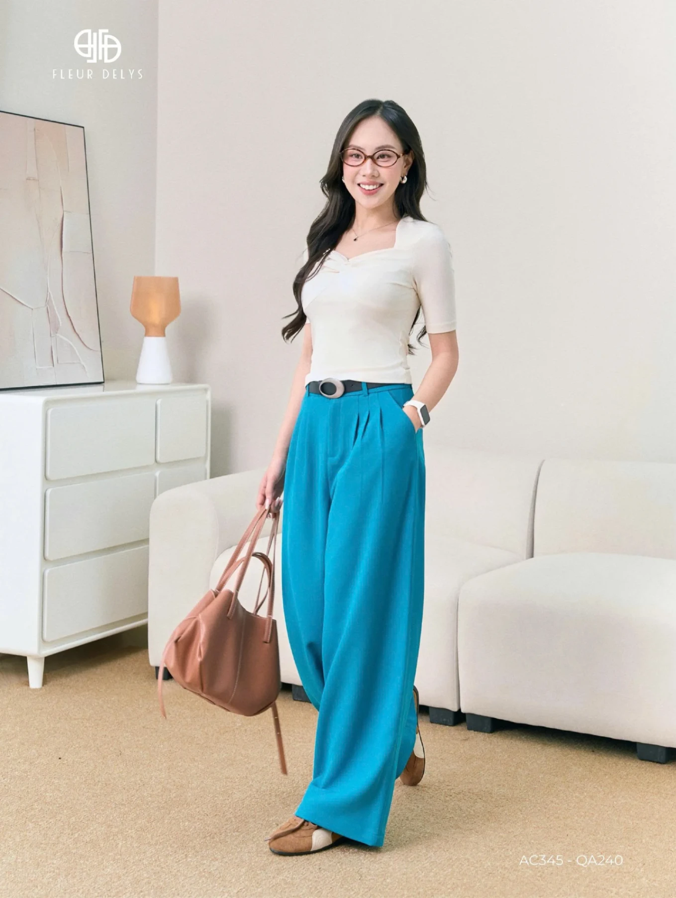 Áo zip xoắn ngực tay lỡ / Quần suông tôn dáng 2026
Size: SML
Áo: Hồng, xanh cổ vịt, đen, trắng / Quần: Đen, Nâu đậm